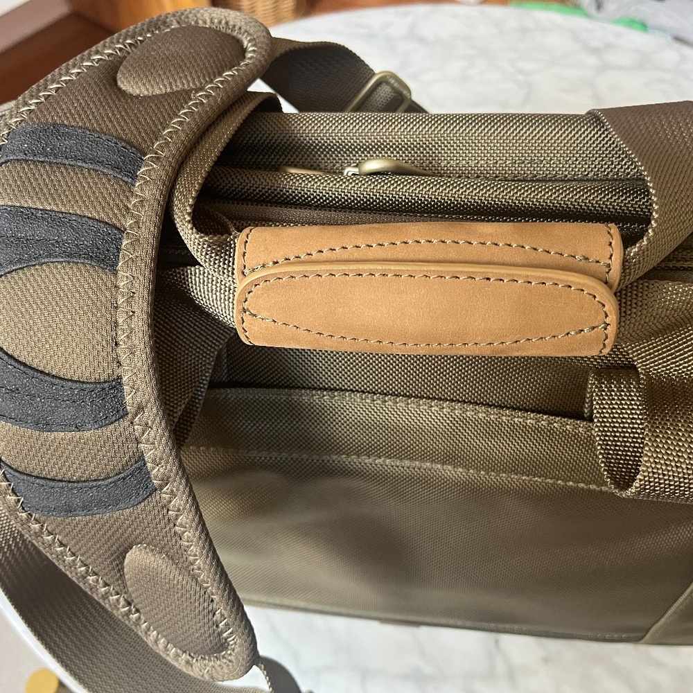 Briggs & Riley Baseline Expandable Cabin Bag - Picture 9 of 10